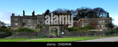 Tissington Jacobiana Hall Manor House, villaggio Tissington, Parco Nazionale di Peak District, Derbyshire, England, Regno Unito Foto Stock