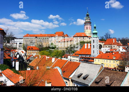 Panoramica dell'Unesco di cui città di Cesky Krumlov con castello e San Jost chiesa Repubblica Ceca Foto Stock