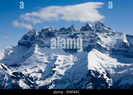 Dents du Midi sopra la Val d'Illiez dal villaggio di Champoussin parte delle Portes du Soleil Vallese Svizzera Foto Stock