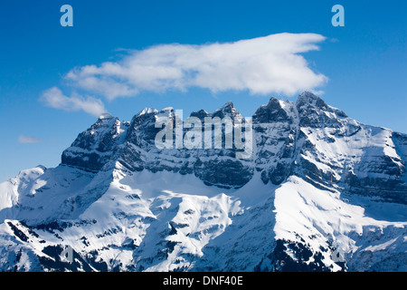 Dents du Midi sopra la Val d'Illiez dal villaggio di Champoussin parte delle Portes du Soleil Vallese Svizzera Foto Stock