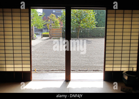 Shoji scorrevole porte di una vecchia casa giapponese Tokyo Giappone Foto Stock