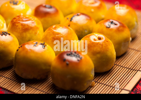 Torta della luna, uovo York Pasticceria Foto Stock