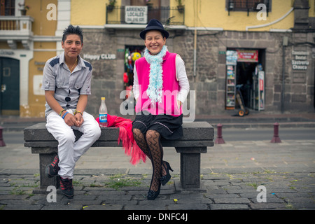 I giovani nella Plaza Grande - Quito, Ecuador Foto Stock