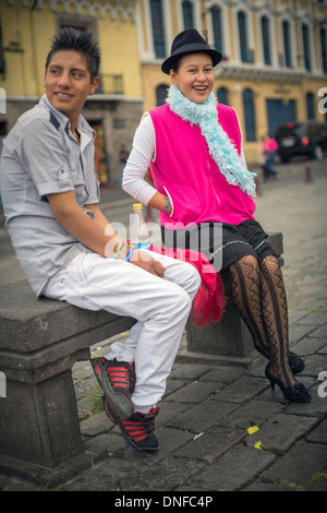 I giovani nella Plaza Grande - Quito, Ecuador Foto Stock