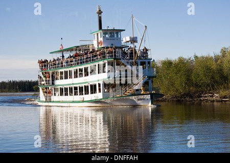 Giro in barca con ruota a pale sul fiume Chena vicino a Fairbanks, Alaska. Foto Stock