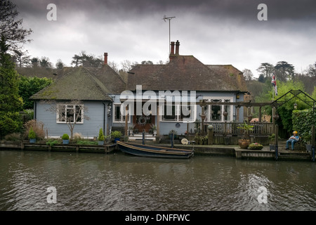 Casa storica di Richard Dimbleby (1913 - 1965) ex BBC emittente & giornalista isola Boulters Maidenhead Fiume Tamigi Foto Stock