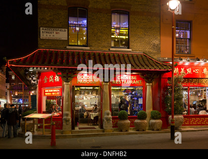 La pagoda dorata Ristorante Cinese a Macclesfield Street, Londra Chinatown, Inghilterra Foto Stock