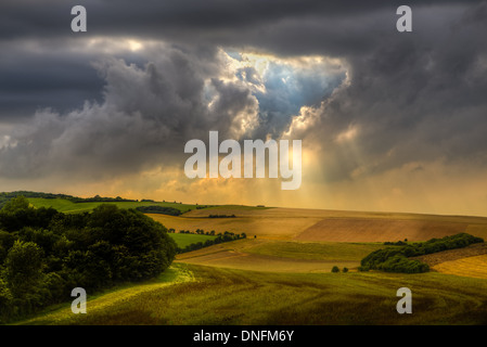 Una mattina con drammatica weather display in Quiraing, Isola di Skye in Scozia Foto Stock