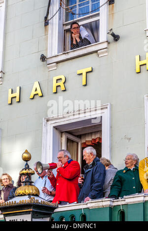 Lewes, Regno Unito. Il 26 dicembre, 2013. Membri del Southdown e Eridge caccia al loro annuale Boxing Day incontro nella città mercato di Lewes, nel Sussex, Regno Unito. Lewes 26 dicembre 2013 Credit: Concedere Rooney/Alamy Live News Foto Stock