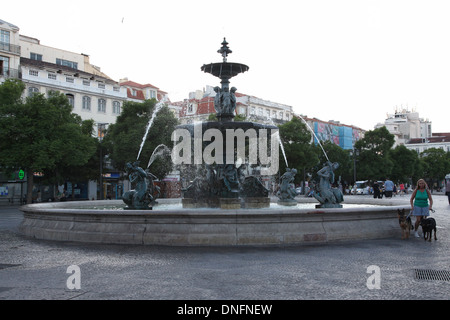 Fontana sul Praça Dom Pedro IV, Lisbona Foto Stock