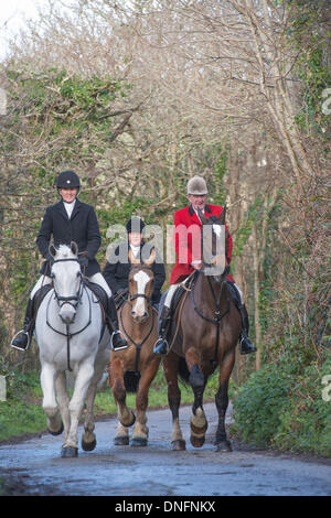 Cury suoneria throughcountryside galoppo su Penrose station wagon dopo la loro Boxing Day si incontrano a Helston, Cornwall Alamy/Bob Sharples Foto Stock