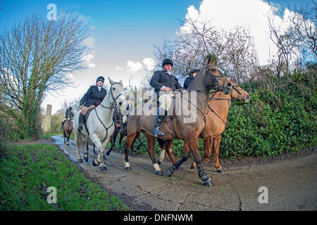 Cury suoneria throughcountryside galoppo su Penrose station wagon dopo la loro Boxing Day si incontrano a Helston, Cornwall Alamy/Bob Sharples Foto Stock