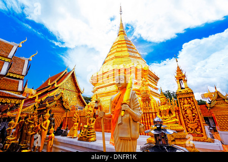 Wat Phra That Doi Suthep è un importante destinazione turistica di Chiang Mai, Thailandia. Foto Stock