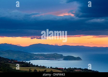 Tramonto a Getaria vista dal Monte Igeldo, Gipuzkoa, Paese Basco. Foto Stock