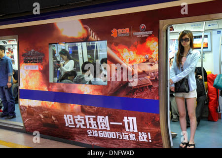 Pechino Cina, Asia, cinese, orientale, stazione della metropolitana Xuanwumen, trasporti pubblici, passeggeri passeggeri, motociclisti, asiatici asiatici, adulti m Foto Stock