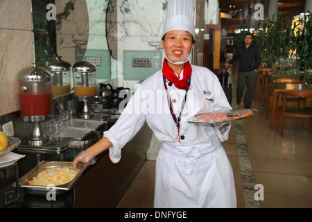 Beijing China, Chinese, Beijing Capital International Airport, PEK, Terminal 3, gate, Air China, Star Alliance, Executive lounge, Asian adult, adults, woman fema Foto Stock