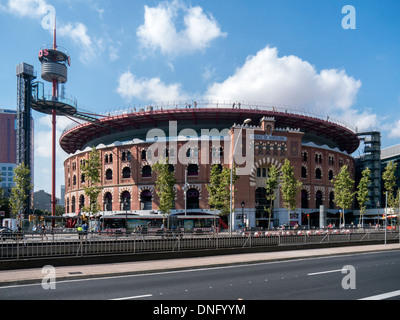 BARCELLONA, SPAGNA - 13 SETTEMBRE 2013: Vista esterna del centro commerciale Arenas Bullring Foto Stock