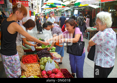 Hong Kong Cina,HK,Cinese,Orientale,Isola,North Point,Marble Road shopping shopper shopping negozi di negozi di mercato acquisti di vendita, negozio di vendita al dettaglio sto Foto Stock