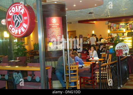 Pechino Cina, Asia, cinese, orientale, Pechino Capital International Airport, PEK, terminal, Costa Coffee, barista, ristorante ristoranti cibo mangiare Foto Stock