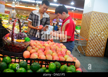 Pechino Cina, Asia, cinese, orientale, Guang an Men nei da Jie, Guanganmen Outer Street, Rainbow Center, centro, shopping shopper shopping negozi di negozi di mercato Foto Stock