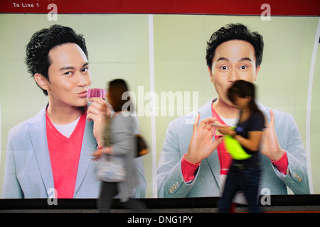 Pechino Cina, Asia, cinese, orientale, stazione della metropolitana Xuanwumen, linea 2 4, trasporti pubblici, pubblicità cartelloni pubblicitari, pubblicità pubblicitaria, Chine Foto Stock