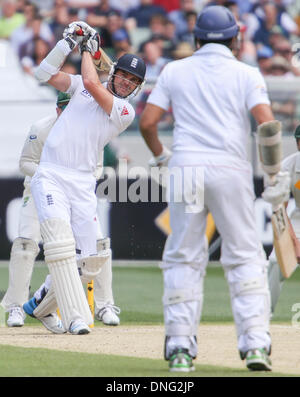 Melbourne, Australia. 27 Dic, 2013. James Anderston durante il durante il giorno due del quarto ceneri Test match tra Australia e Inghilterra al MCG - Pugilato giornata di test in Australia vs Inghilterra MCG, Melbourne Victoria, Australia. Credito: Azione Sport Plus/Alamy Live News Foto Stock