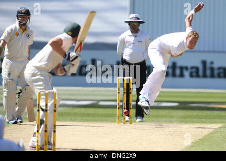 Melbourne, Australia. 27 Dic, 2013. Stuart ampia durante il durante il giorno due del quarto ceneri Test match tra Australia e Inghilterra al MCG - Pugilato giornata di test in Australia vs Inghilterra MCG, Melbourne Victoria, Australia. Credito: Azione Sport Plus/Alamy Live News Foto Stock