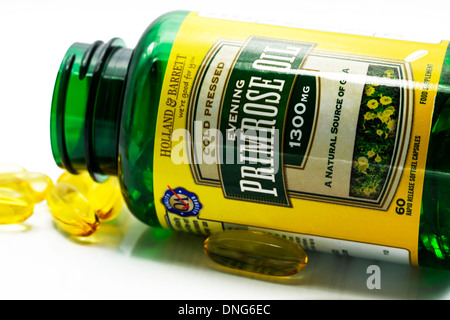 Olio di enotera compresse capsule bottiglia 1300mg holland e barretts ritagliata uno spazio di copia sullo sfondo bianco Foto Stock