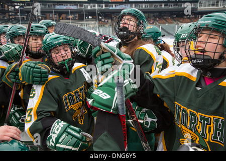 Alta scuola ragazze Hockey su Ghiaccio Foto Stock