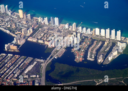 Miami Florida,FL,Sud,Miami Dade County,Miami International Airport,mia,volo US Airways,posto a sedere sul finestrino,vista aerea,Miami Beach,Biscayne Bay,Atlantic O. Foto Stock