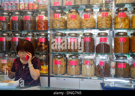 Hong Kong Cina,HK,Asia,Cinese,Orientale,Isola,North Point,Java Road,negozio di medicina tradizionale cinese alle erbe,alternativa,cure,pillole,chara cantonese Foto Stock