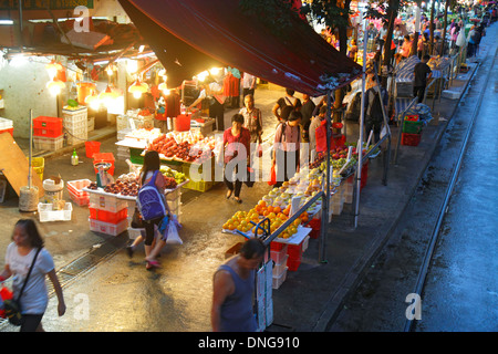 Hong Kong Cina,Hong Kong,Hong Kong,cinese,isola,North Point,Marble Road Market,notte,shopping shopper shopping shopping negozi di vendita di mercato, negozi di negozi business Foto Stock