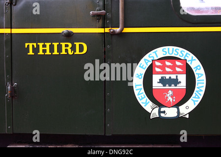 Kent & East Sussex Railway protezione sul lato della terza classe pullman, Tenterden , Kent , Inghilterra Foto Stock