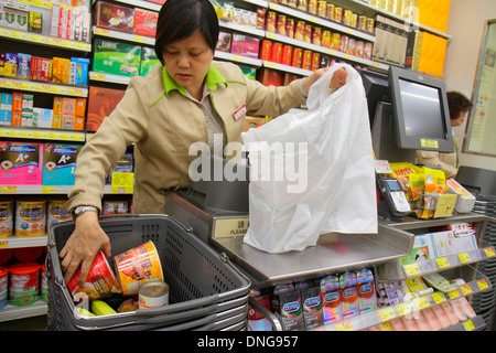 Hong Kong Cina, HK, Asia, cinese, orientale, isola, North Point, Java Road, supermercato Wellcome, negozio di alimentari, cibo, shopping shopper negozi negozi mar Foto Stock