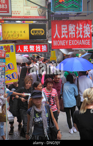 Hong Kong Cina,HK,Asia,Cinese,Orientale,Kowloon,Mong Kok,Nathan Road,shopping shopper shopping negozi di mercato mercati di mercato di acquisto di vendita,r Foto Stock