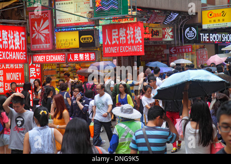 Hong Kong Cina,HK,Asia,Cinese,Orientale,Kowloon,Mong Kok,Nathan Road,shopping shopper shopping negozi di mercato mercati di mercato di acquisto di vendita,r Foto Stock