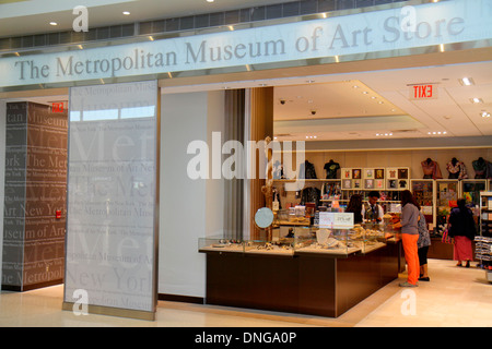 Newark New Jersey,NJ,Newark Liberty International Airport,EWR,terminal,gate,shopping shopper shopping shopper negozi mercati di mercato mercati di acquisto sel Foto Stock