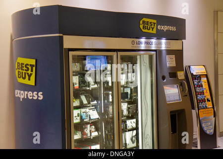 Texas,Houston,TX,Southwest,George Bush Intercontinental Airport,IAH,terminal,gate,Best Buy Express,electronics,self,service vendor,display sa Foto Stock