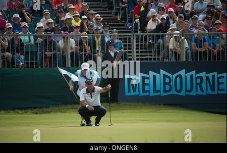 Jason giorno campione del mondo golfista Australia giocando nel Handa World Cup 2013 Royal MElbourne sul putting green Foto Stock