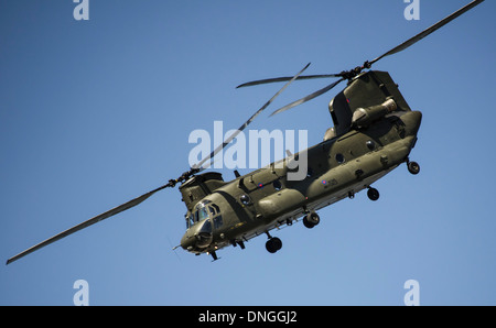 Una fotografia di un Boeing Chinook, battenti presso il Royal International Air Tattoo nel luglio 2013. Foto Stock