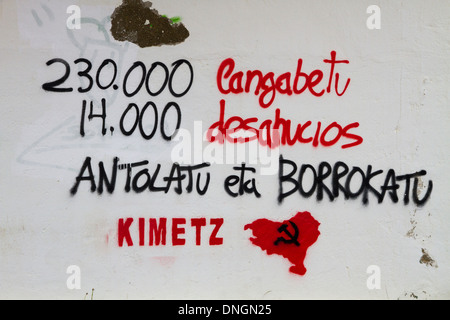 Il basco slogan in Euskara sulla parete Pais Vasco Paesi baschi Spagna Europa Foto Stock