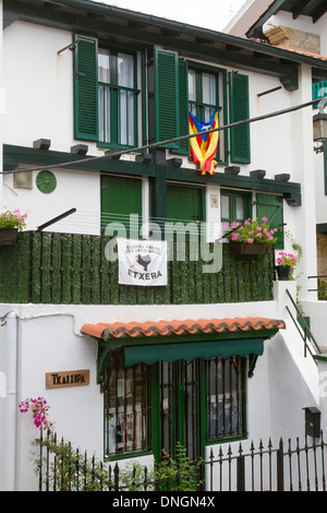 Il basco slogan in Euskara sulla parete Getxo Pais Vasco Paesi baschi Spagna Europa Foto Stock