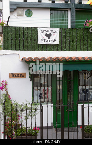 Il basco slogan in Euskara sulla parete Getxo Pais Vasco Paesi baschi Spagna Europa Foto Stock