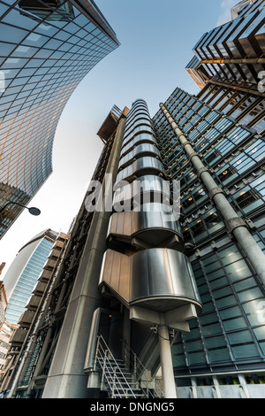 Lloyd s di Londra e il Palazzo Willis, prominente posizioni di assicurazione situato su Lime Street nel centro di Londra Foto Stock