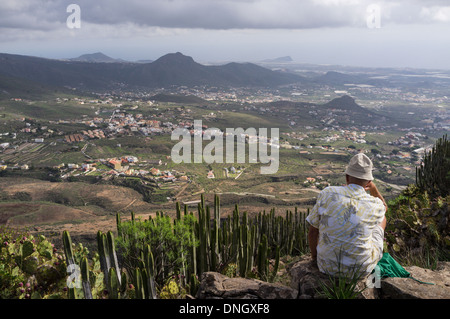 Per raggiungere a piedi la sommità del Roque del Conde di Arona, Tenerife, Isole Canarie, Spagna Foto Stock