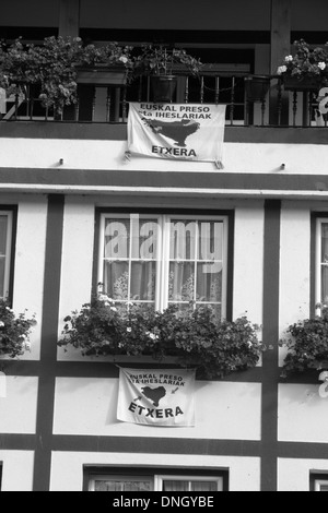 Il basco slogan in Euskara sulla parete Pais Vasco Paesi baschi Spagna Europa Foto Stock