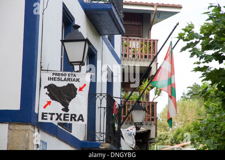Il basco slogan in Euskara sulla parete Pais Vasco Paesi baschi Spagna Europa Foto Stock