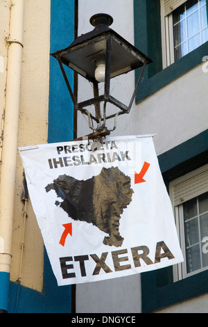 Il basco slogan in Euskara sulla parete Pais Vasco Paesi baschi Spagna Europa Foto Stock