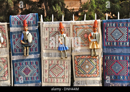 Pupazzi giocattolo in vendita in Tunisia Foto Stock