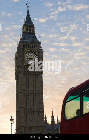 Big Ben è raffigurato a sunrise a Londra, Inghilterra. Foto Stock